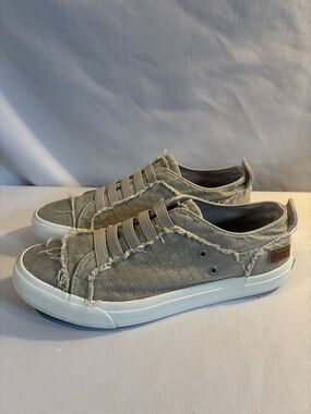 Blowfish Distressed Canvas Slip-On Sneakers in Taupe size 8 casual streetwear